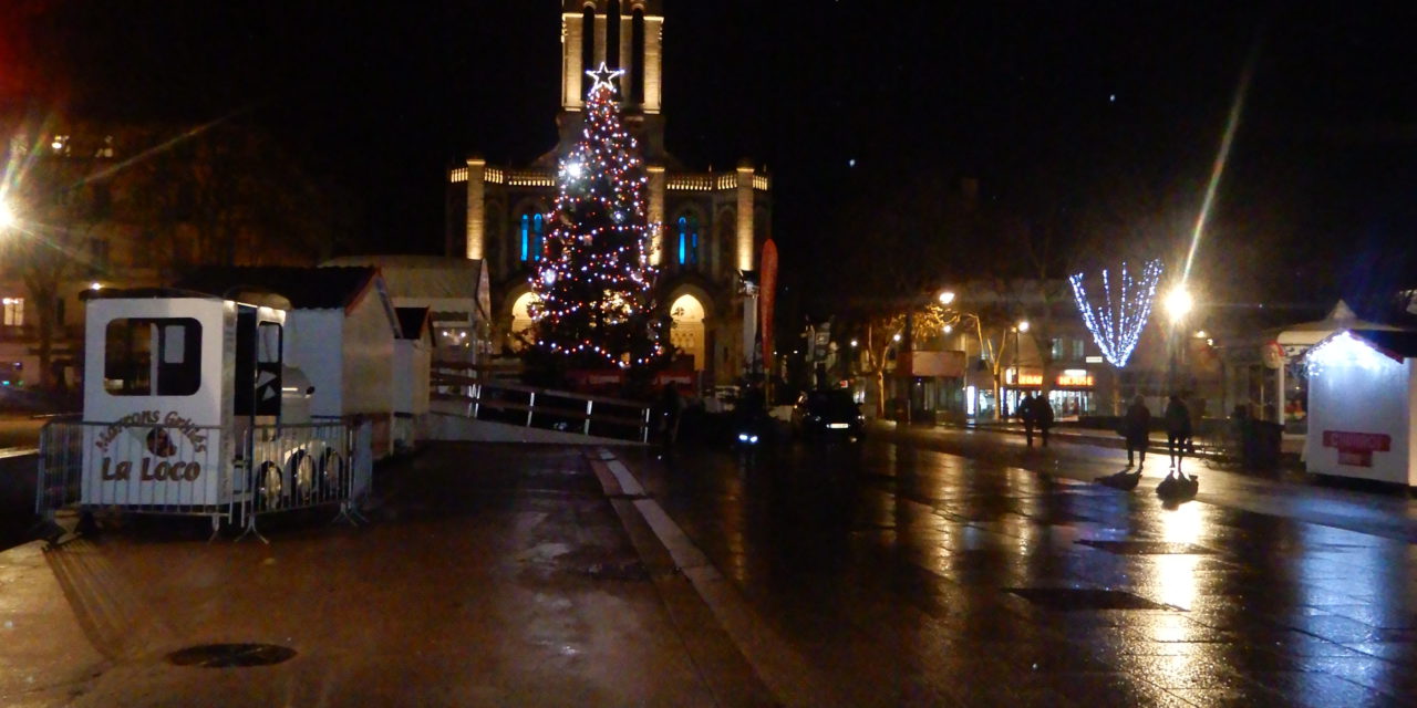 Des CRS gazent des enfants au marché de Noël de Saint-Etienne!